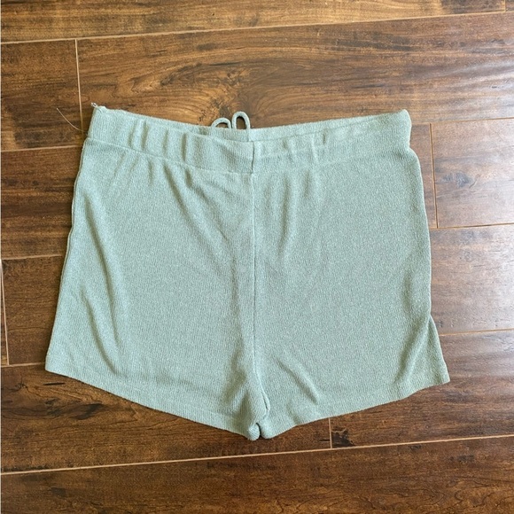 H&M High-Waisted Knit Lagenlook Boho Shorts Women's SAGE GREEN Size XL neutral - Picture 5 of 7